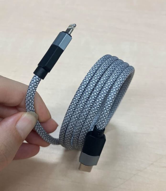 ケーブル問題解消!?】磁石でピタッとまとまる！！ゲオの「マグネット
