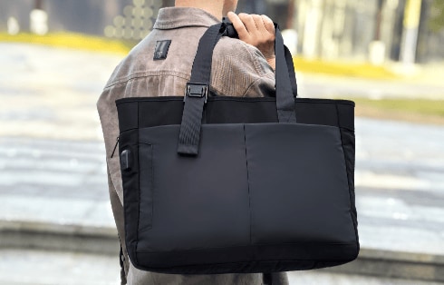 USBポート付きトートバッグ 29L GRELW-UTB51003 BK 使用イメージ