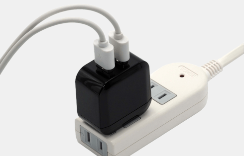 2ポートAC充電器 各色 SK-CH2A24 使用イメージ