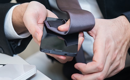 スマホ画面を綺麗にする方法 愛用のスマホに新品の輝きを