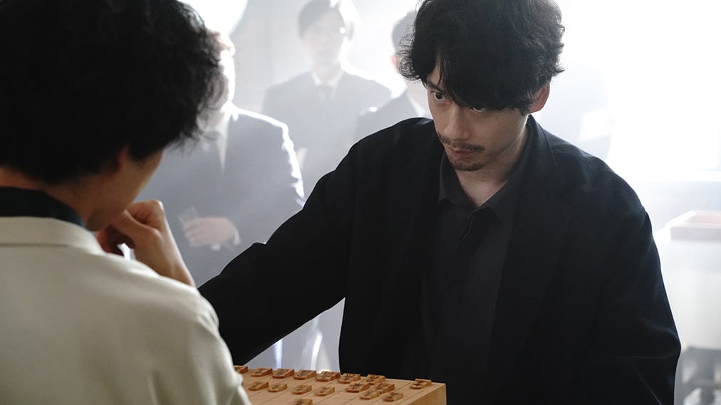 盤上の向日葵 場面写真2